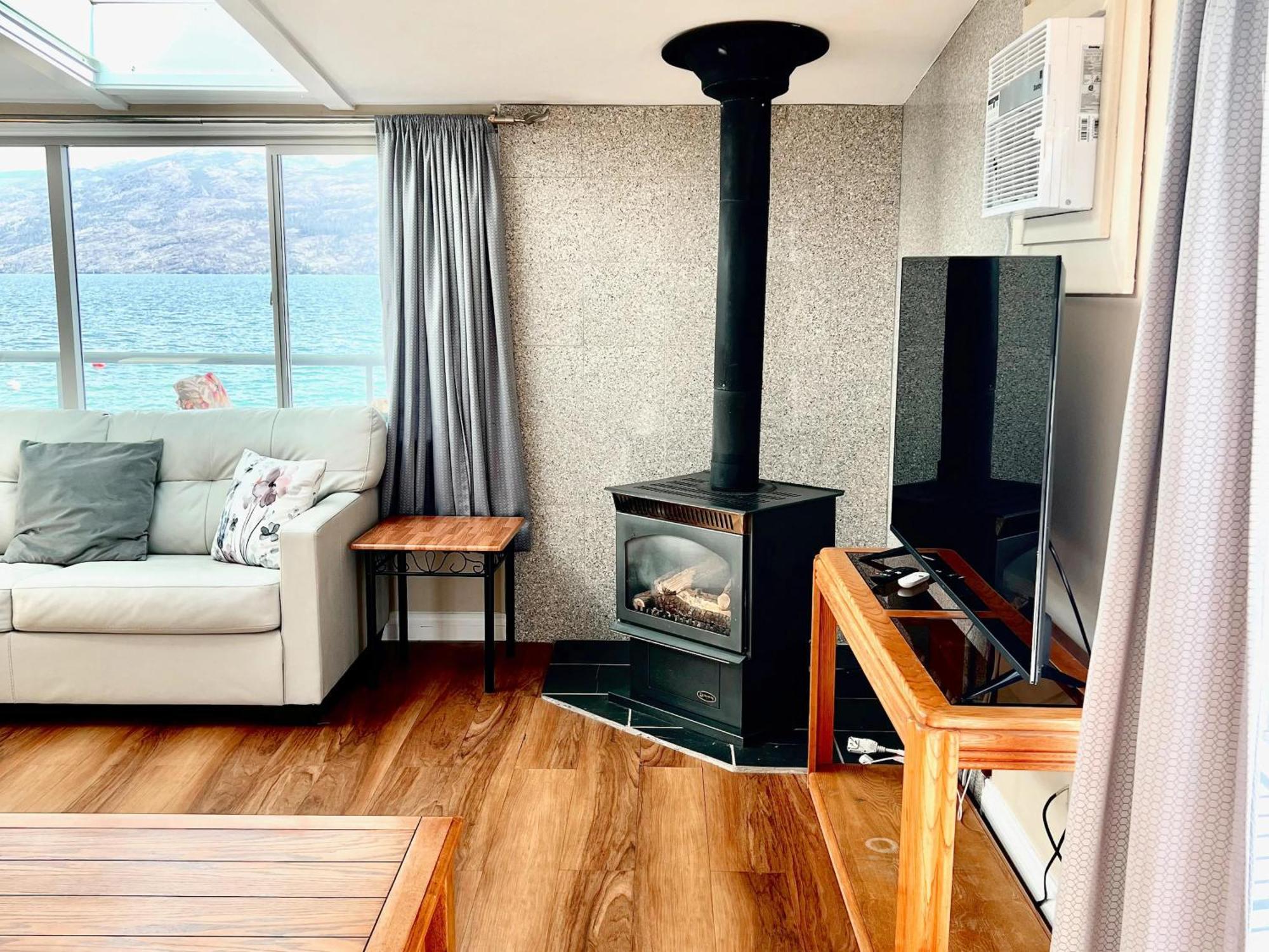 Peachland Beach Resort Exteriör bild