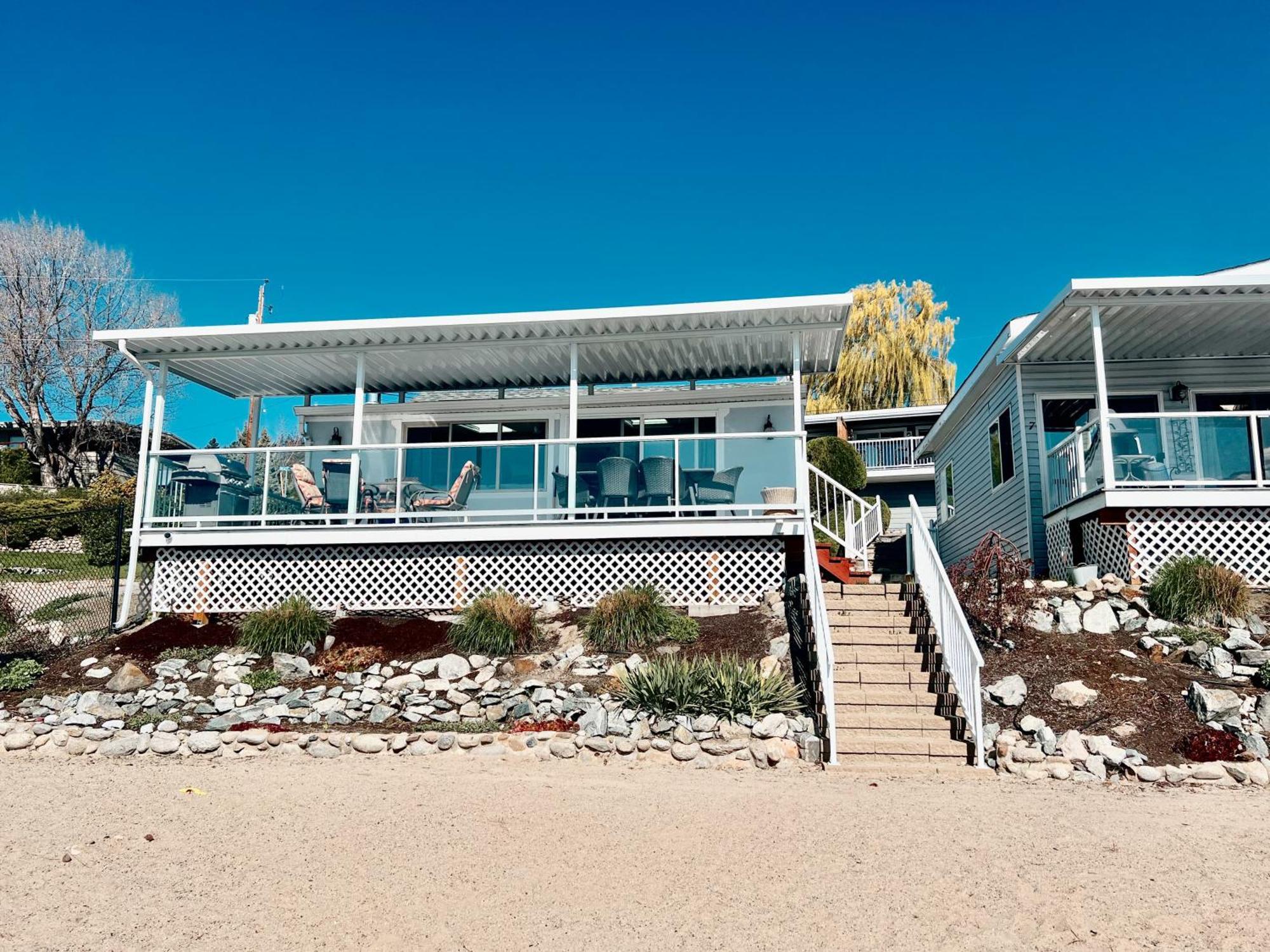 Peachland Beach Resort Exteriör bild